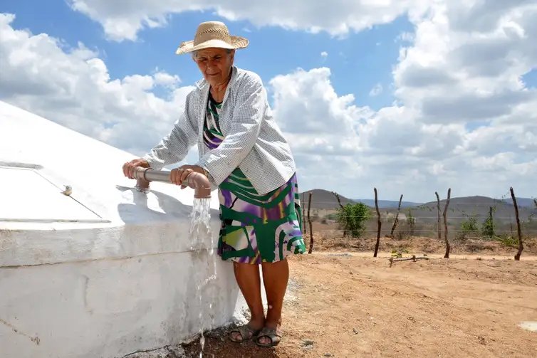 Desertificação no Brasil ameaça água, alimento, clima e biodiversidade. Cisterna construída com ajuda da ASA para garantir que famílias tenham acesso à água potável. Crédito: ASA / Divulgação
