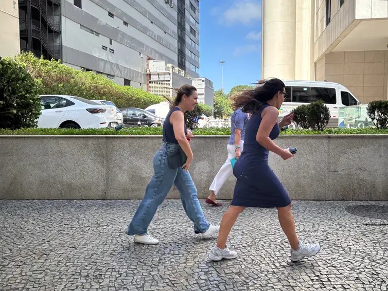 Rio de Janeiro - 07/08/2026 - Começo da ventania nas ruas do Rio de Janeiro. Foto: Tânia Rêgo/Agência Brasil