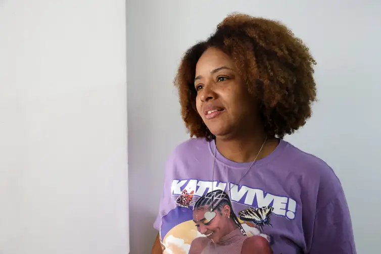 Rio de Janeiro (RJ), 23/09/2026 - Jacklline de Oliveira, mãe de Kathlen Romeu, jovem assassinada grávida por policiais no Lins em 2021, fala sobre o julgamento dos agentes públicos. Foto: Rovena Rosa/Agência Brasil