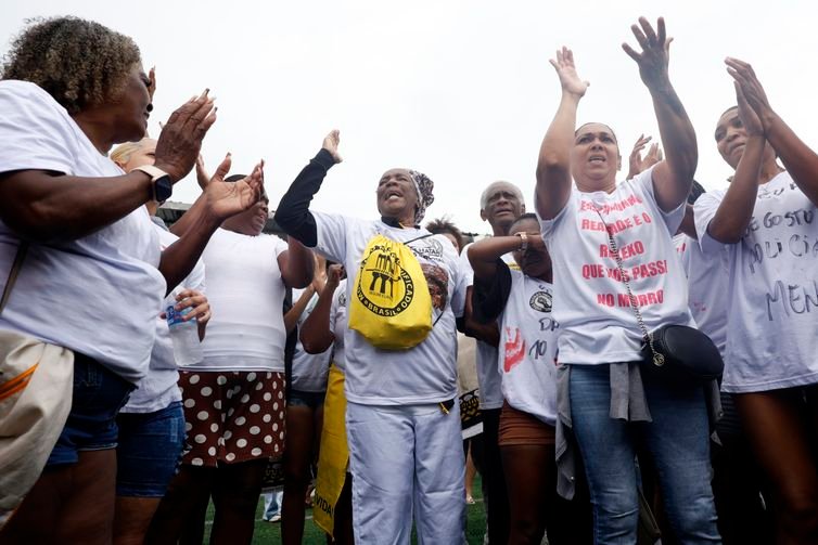 Rio de Janeiro (RJ), 31/10/2025 - Moradores, familiares e representantes da sociedade civil se reúnem na comunidade da Vila Cruzeiro para manifestação de repúdio à Operação Contenção que deixou 121 mortos. Foto: Tânia Rêgo/Agência Brasil