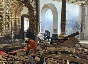 109929307-teto-da-igreja-de-sao-francisco-desaba-em-salvador.-foto-defesa-civil-de-salvador_copiar.j.jpeg