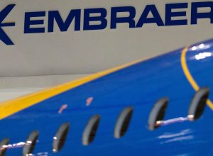 2019-01-10t214347z_1645656956_rc19fda02af0_rtrmadp_3_embraer-m-a-boeing.jpg