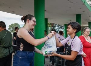 Doações de alimentos não perecíveis são entregues ao Fundo Social de Solidariedade - Foto: Divulgação/PMJ