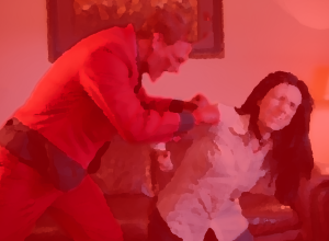 Segundo a mulher, o marido mistura drogas com bebidas alcoólicas, o que o torna agressivo - Foto: Ilustração gerada por IA