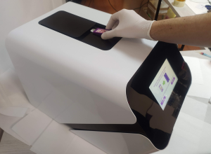 Equipamento detecta possibilidade de infarto em até oito minutos - Foto: Daniel Antônio/Agência FAPESP