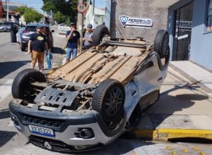 Os veículos colidiram após no cruzamento das ruas Arthur Bernardes e João Pessoa - Foto: emFoco
