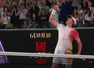 Brasileiro supera número 9 do mundo em sua estreia em Grand Slam - Foto: Reprodução/TV