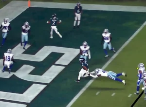 Primeiro touchdown do Philadelphia Eagles na vitória por 24 X 20 sobre o Dallas Cowboys - Foto: Reprodução/TV