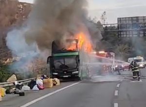 Corpo de Bombeiros controlou as chamas. Não houve feridos - Foto: Reprodução/Redes Sociais