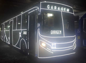 10 ônibus iluminados com luzes de LED passam a circular em Campinas como parte do Natal Caminhos dos Sonhos - Foto: Divulgação/PMC