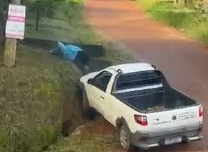 Populares filmaram momento em que suspeito bare o carro - Foto: Reprodução/Divulgação GCMJ