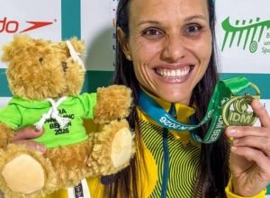 carol-medalha_internacional_natacao_2026.jpg