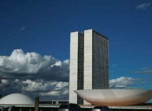 monumentos_brasilia_cupula_plenario_da_camara_dos_deputados3103201337.jpg