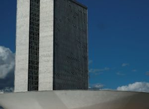 monumentos_brasilia_cupula_plenario_da_camara_dos_deputados3103201339.jpg