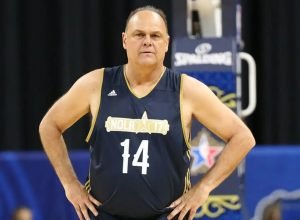 nossa_lenda_oscarschmidt14_participou_do_jogo_das_celebridades_do_nbaallstar_2017_nesta_s.jpg
