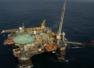 plataforma_semi-submersivel_p-20_bacia_de_campos_petroleo_do_brasil_petrobras_0.jpg
